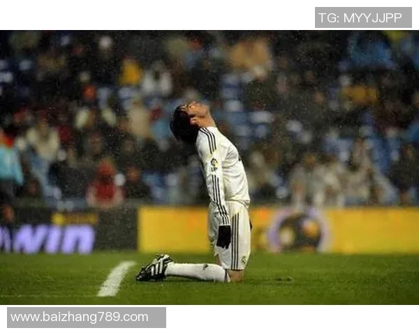 足球明星的传奇人生与辉煌成就探秘 足球明星的传奇人生与辉煌成就探秘