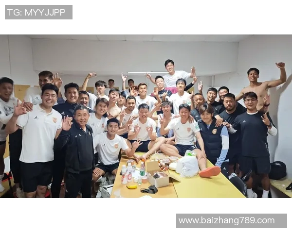 中国最帅足球明星的魅力与成就揭秘，盘点那些令人心动的瞬间与故事